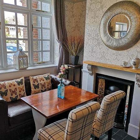Woolpack Inn Чичестър Екстериор снимка