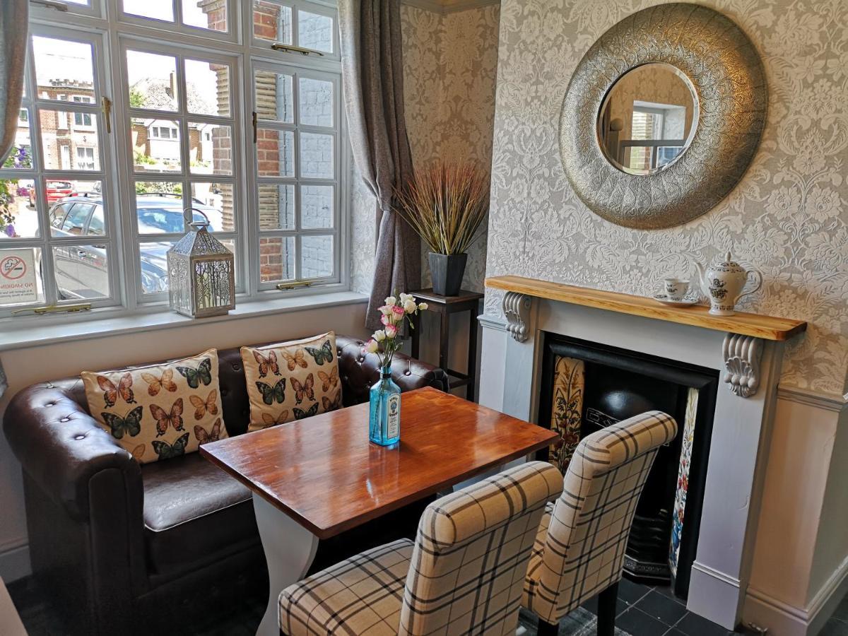 Woolpack Inn Чичестър Екстериор снимка