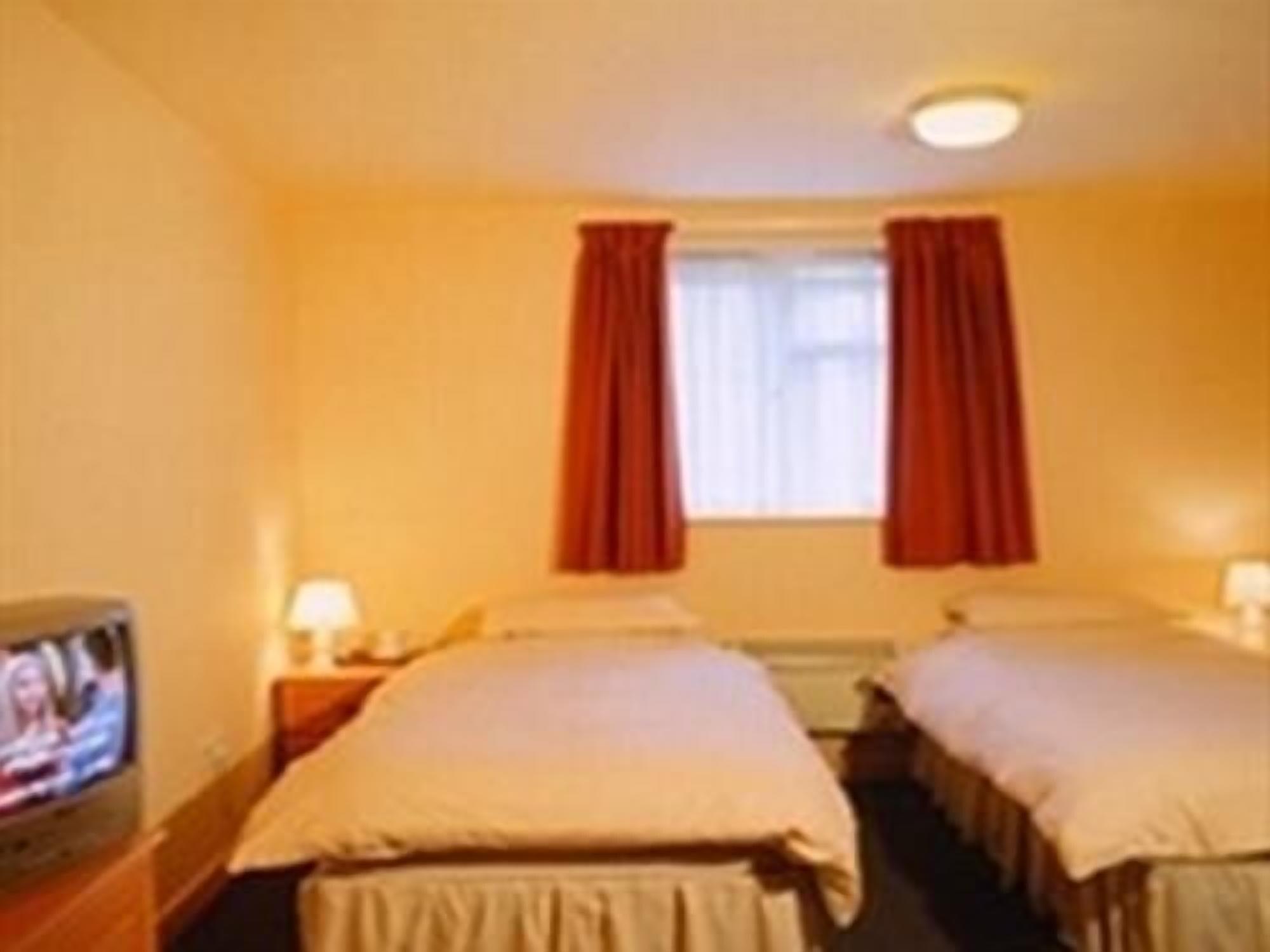 Woolpack Inn Чичестър Екстериор снимка